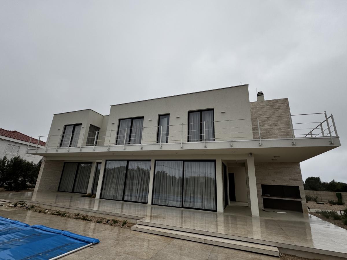 Šolta - moderna villa