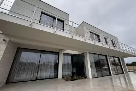 Šolta - moderna villa